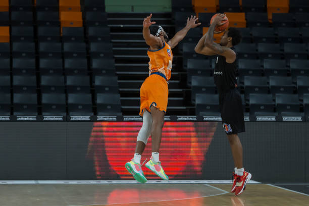 观察中超裁 观察中超裁