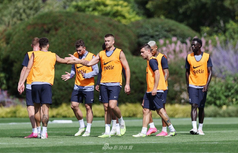 过长传直塞 过长传直塞